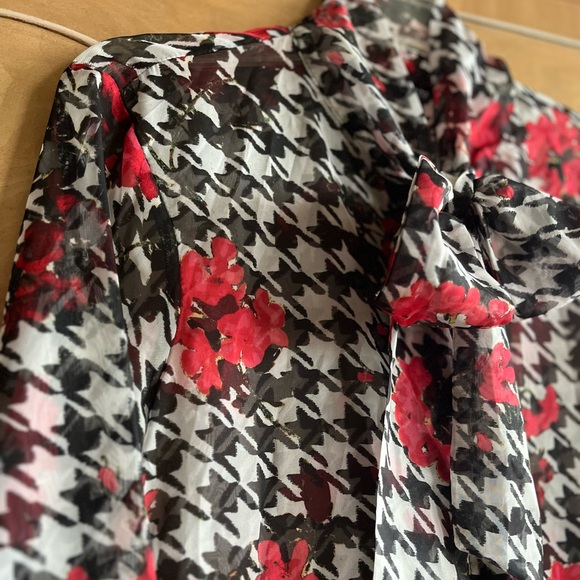 Zara NEW M black and white with red flowers bow tie shirt - Picture 4 of 11